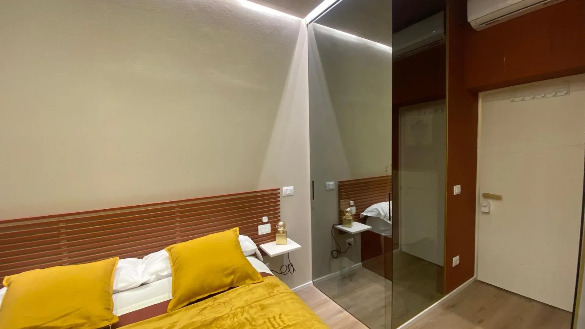 Queen Rooom Moderna - Relax E Privacy A 2 Passi Dal Duomo